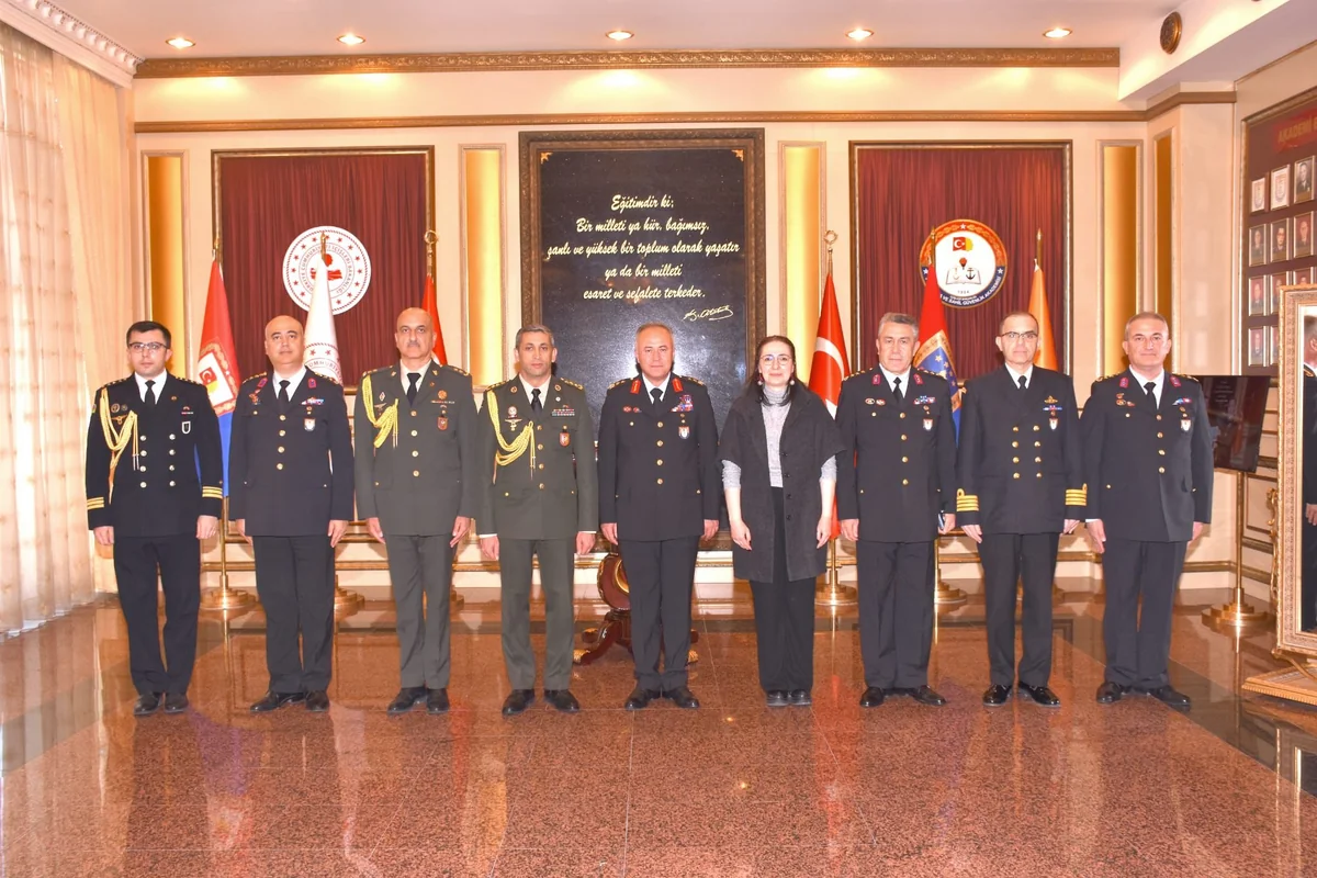Türkiyədə təhsil alan azərbaycanlı hərbçilər üçün ayrılan yerlərin artırılması müzakirə olunub