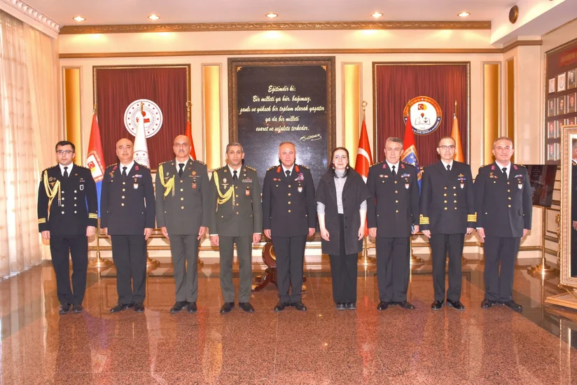 Türkiyədə təhsil alan azərbaycanlı hərbçilər üçün ayrılan yerlərin artırılması müzakirə olunub