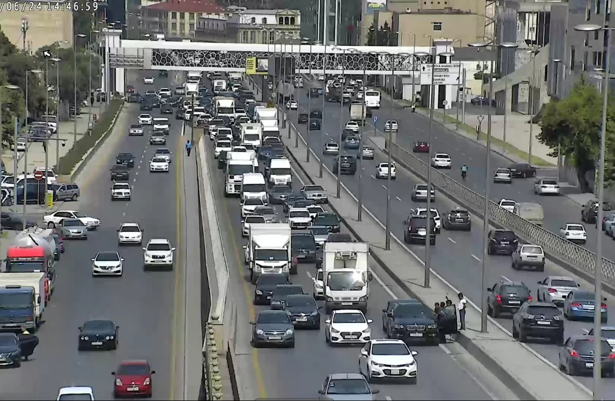 Bakıda qəza sıxlığa səbəb olub