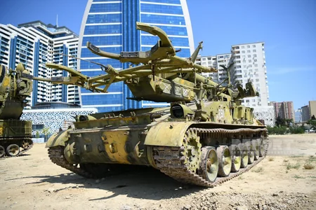 Xocalıda aşkarlanmış zenit-raket kompleksi Bakıda “Hərbi Qənimətlər Parkı”nda yerləşdirilib