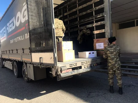 Azərbaycan hərbçiləri və ailə üzvləri Türkiyəyə növbəti yardım göndərib