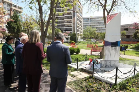 Azərbaycan nümayəndə heyəti İzmirdə Heydər Əliyev və Azərbaycan Dostluq parklarında olublar