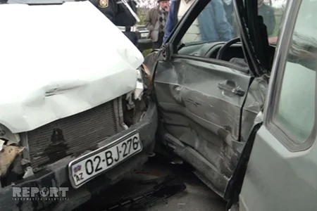 Azərbaycanda mikroavtobus qəzaya düşüb, 12 nəfər yaralanıb - FOTO