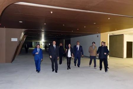 Azərbaycan prezidenti Bakı Olimpiya Stadionunda  tikinti işlərinin gedişi ilə tanış olub