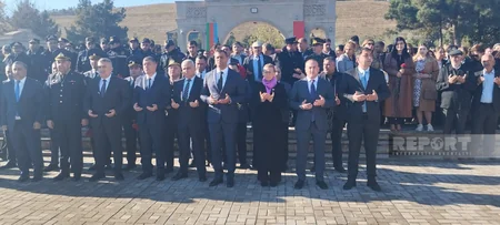 Şabranda Zəfər Günü ilə bağlı Şəhidlər xiyabanı izdihamla ziyarət olunub