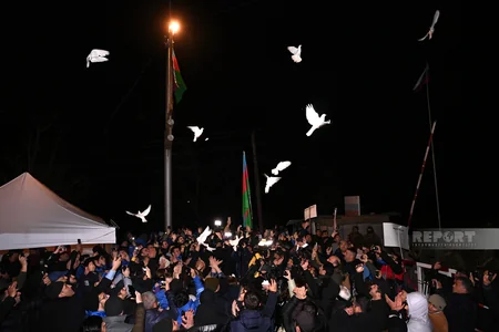 Şuşa-Xankəndi yolunda keçirilən aksiyanın iştirakçıları havaya göyərçin buraxıblar