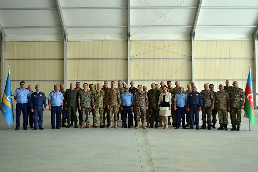 Hərbi attaşelərə Azərbaycanın bəzi PUA-ları əyani olaraq göstərilib