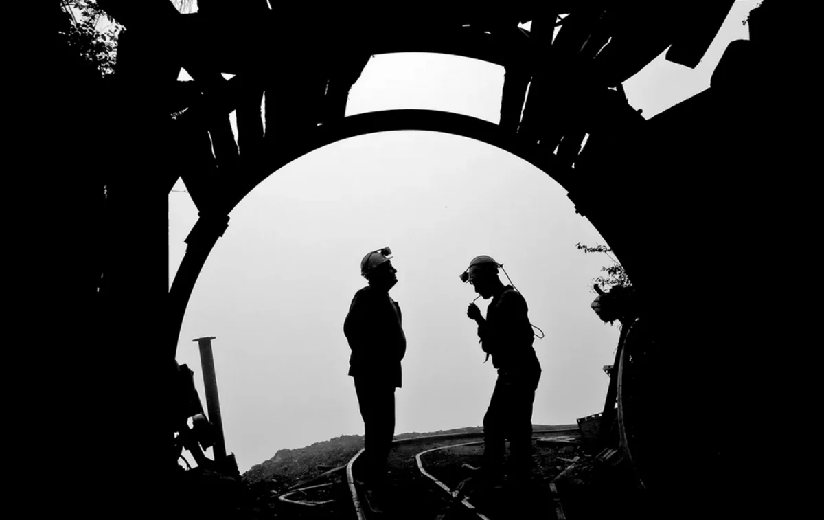 6 trapped in coal mine cave-in in north China