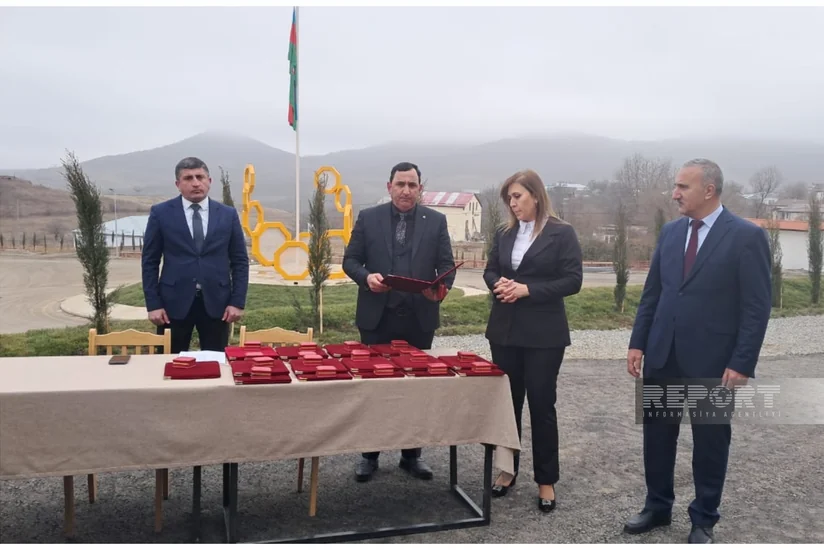 Növbəti köç karvanı Xocalının Ballıca kəndinə çatıb, sakinlərə evlərin açarları təqdim edilib - YENİLƏNİB