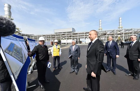 Prezident İlham Əliyev Sumqayıtda SOCAR-ın karbamid zavodunun tikintisində işlərin gedişi ilə tanış olub - YENİLƏNİB