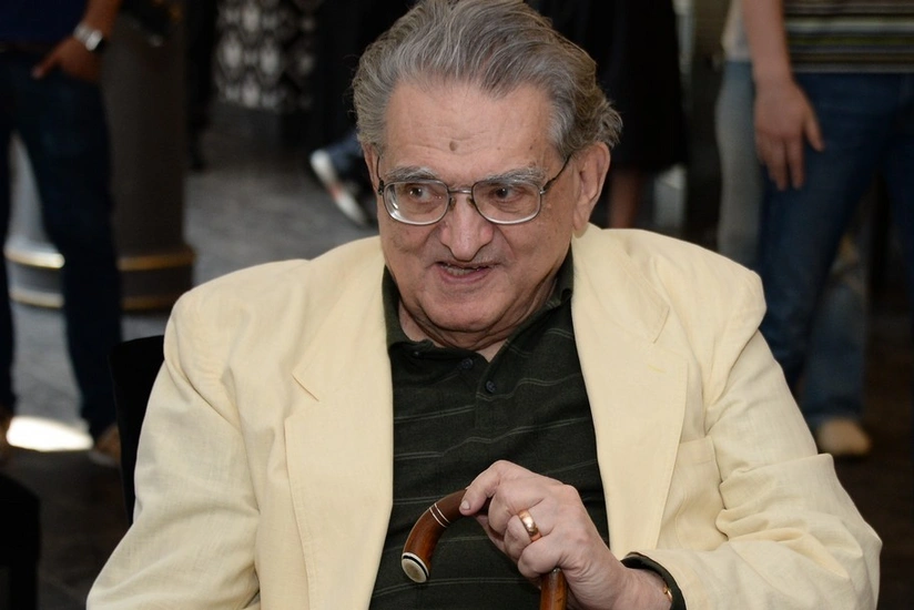 Dmitri Medvedev Bakıda anadan olan yazıçının yubileyini təbrik edib