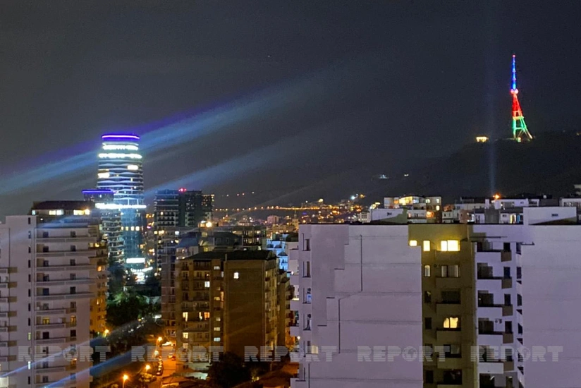 Tbilisi teleqülləsi Azərbaycan bayrağının rəngləri ilə işıqlandırılıb - FOTO