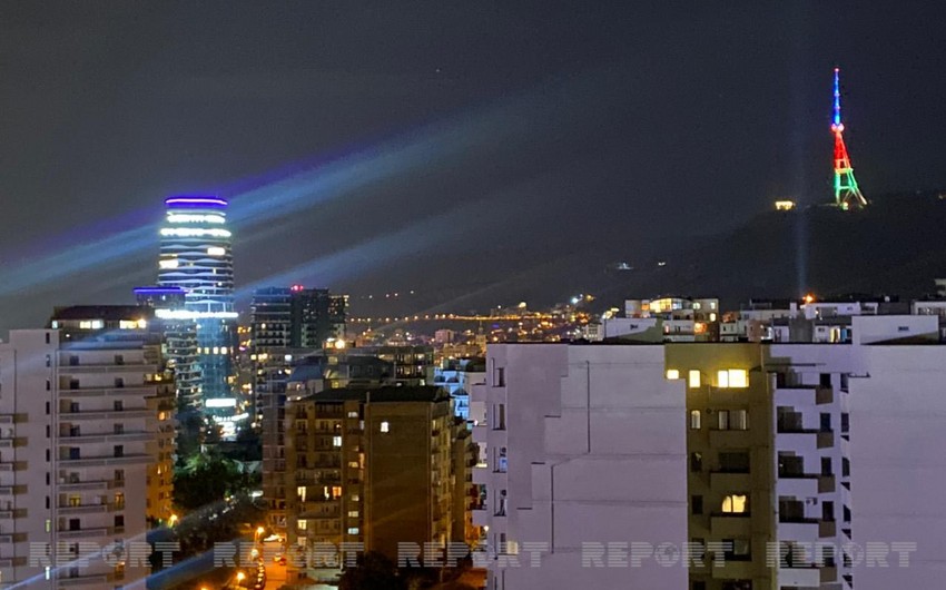 Tbilisi teleqülləsi Azərbaycan bayrağının rəngləri ilə işıqlandırılıb - FOTO