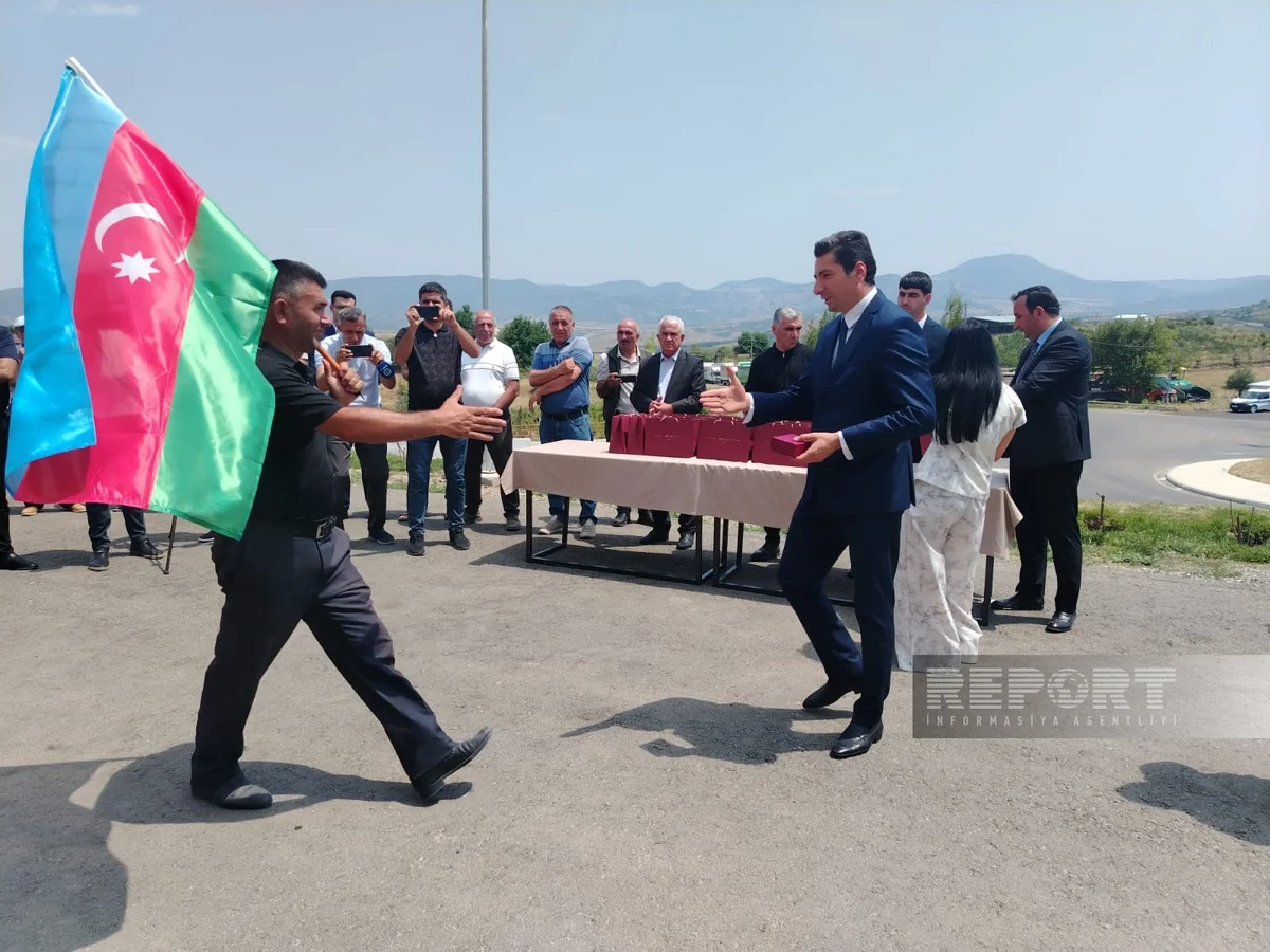 Növbəti köç karvanı Ballıca kəndinə çatıb, açarlar təqdim edilib -  VİDEO - YENİLƏNİB-2