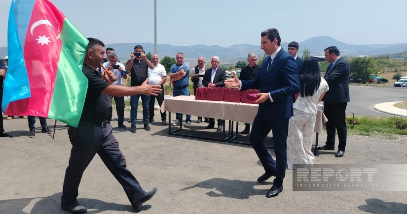 Növbəti köç karvanı Ballıca kəndinə çatıb, açarlar təqdim edilib -  VİDEO - YENİLƏNİB-2