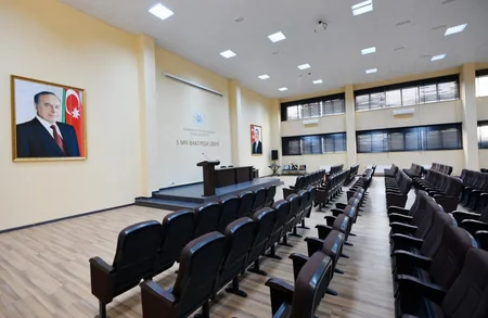 Azərbaycan Prezidenti Bakı Peşə Liseyində həyata keçirilən təmir işlərindən sonrakı vəziyyətlə tanış olub