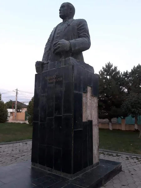 Gürcüstanda Nəriman Nərimanovun heykəli daha da qəzalı vəziyyətə düşüb