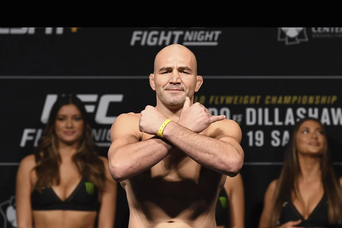 MMA döyüşçüsü koronavirusa yoluxdu, görüş təxirə salındı