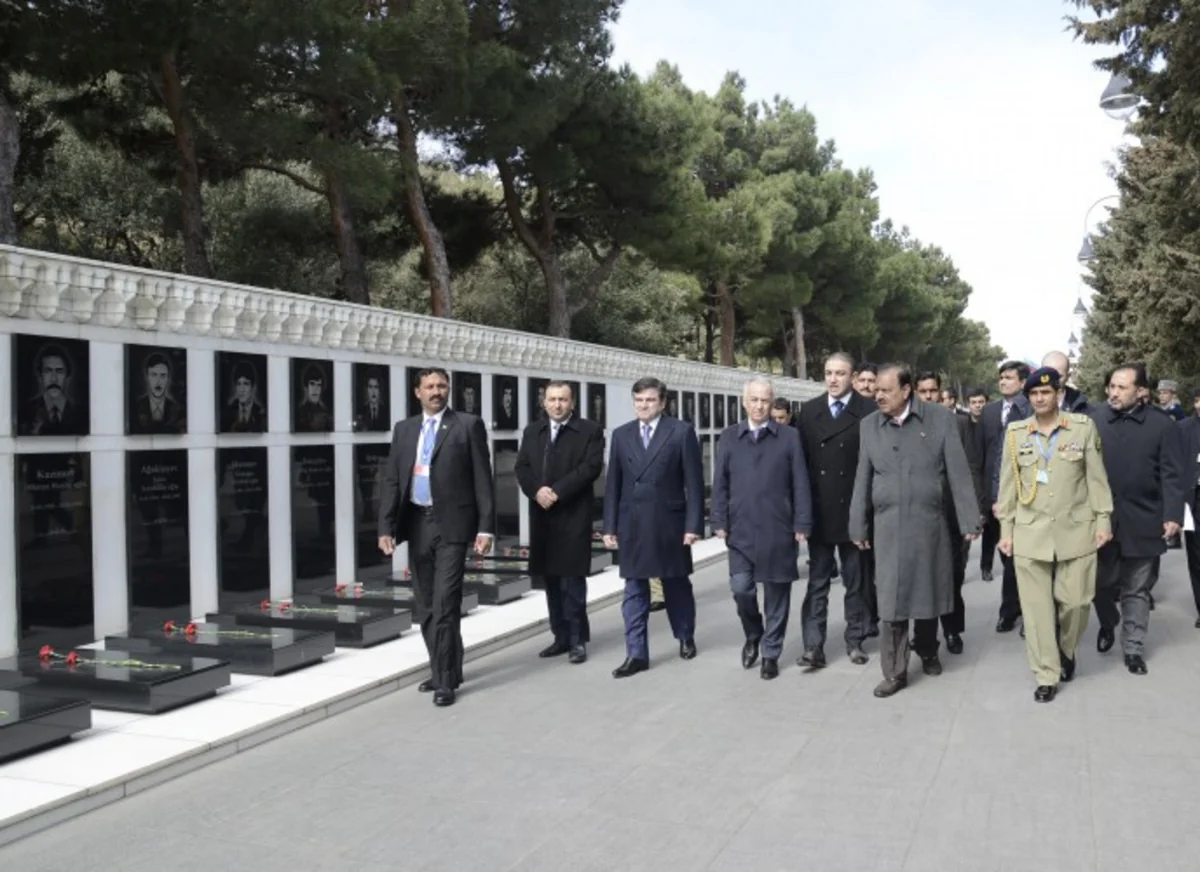 ​Pakistan Prezidenti Fəxri xiyabanı və Şəhidlər xiyabanını ziyarət edib