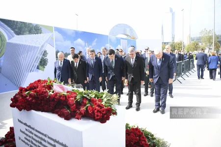 Anım Günü ilə əlaqədar Zəfər parkına ziyarət başlayıb