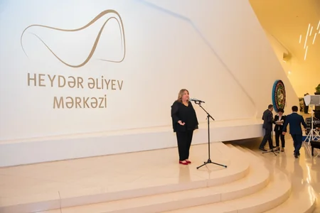 Heydər Əliyev Mərkəzində gürcü rəssamın sərgisi açılıb