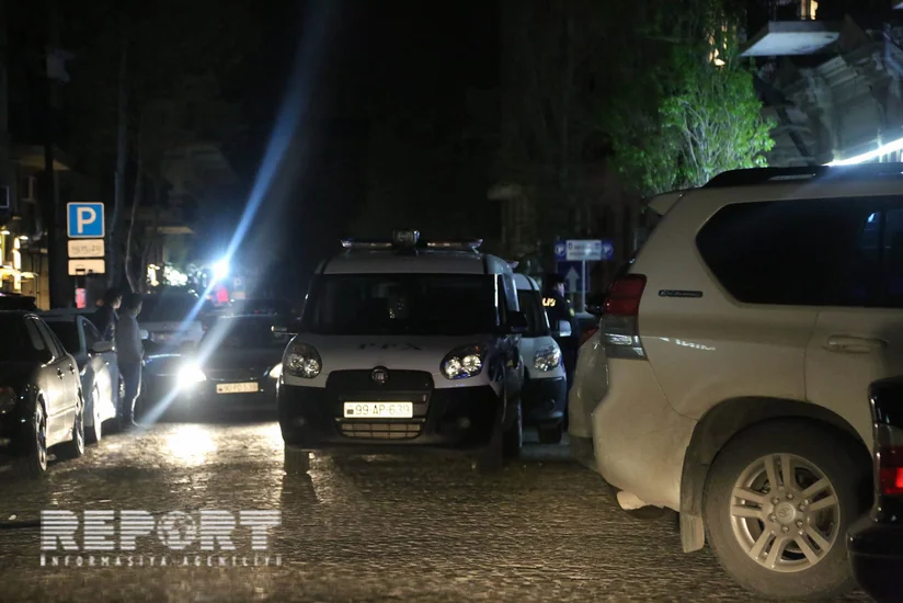 Bakıda orta yaşlı kişi məhkəmə binası qarşısında döyülüb