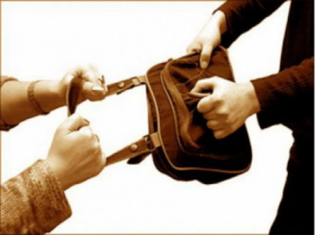 Bakıda ahıl yaşlı qadın soyulub