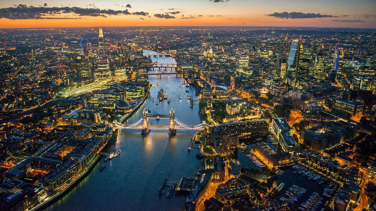 Transmilli şirkətlər Londonu Amsterdama dəyişir