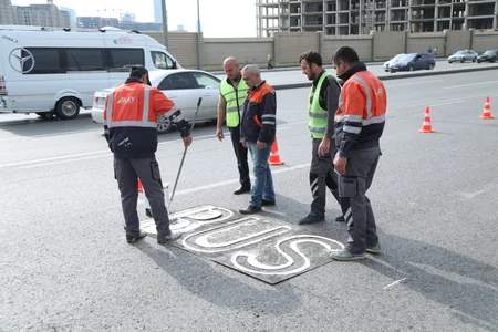 Paytaxtda daha bir marşrut xəttinin hərəkət etdiyi dəhliz üzrə avtobus zolağı çəkillb