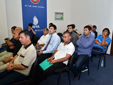 ​Bernhard Lippert Azərbaycanda klub nümayəndələri ilə görüşüb