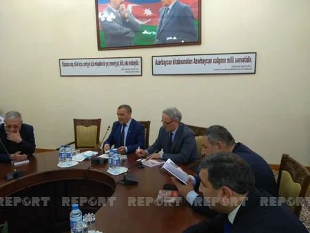 Elxan Salahovun Tanrı yoxuşu kitabının təqdimatı keçirilib