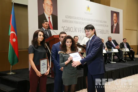 “Gənclik və dövlət müstəqilliyi: gələcəyə baxış” mövzusunda konfrans keçirilib