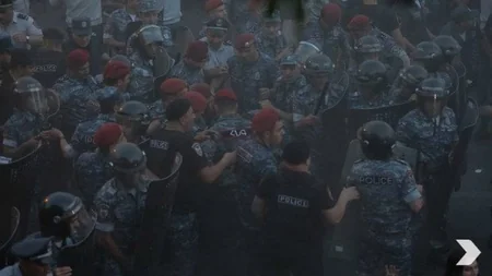 Ermənistanda etirazlar zamanı onlarla insan xəsarət alıb