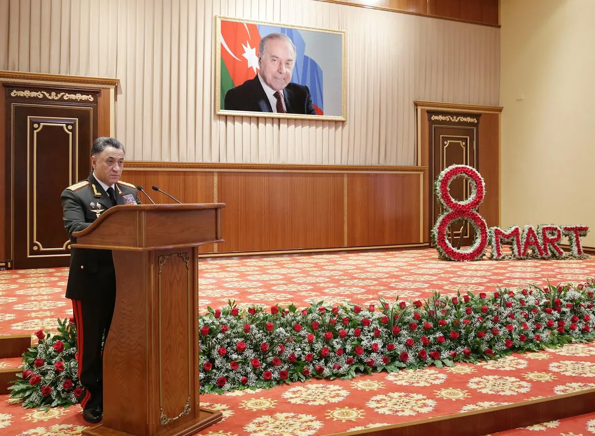 Ramil Usubov qadın polisləri təbrik edib