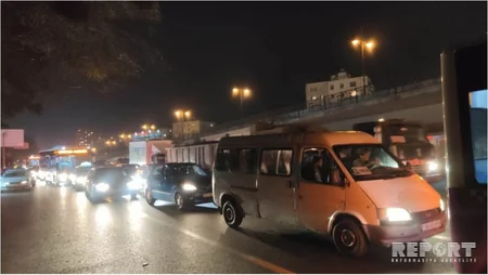 Bakıda sərnişin avtobusu minik avtomobili ilə toqquşub - FOTO