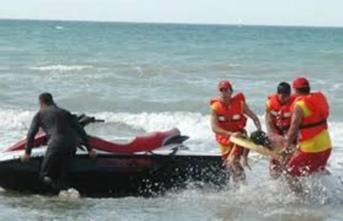 В Мингячевире спасли тонущего в озере парня