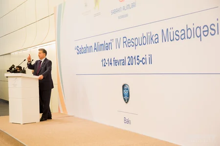 Yuxarı sinif şagirdlərinə öz elmi nailiyyətlərini nümayiş etdirmək imkanı verilib