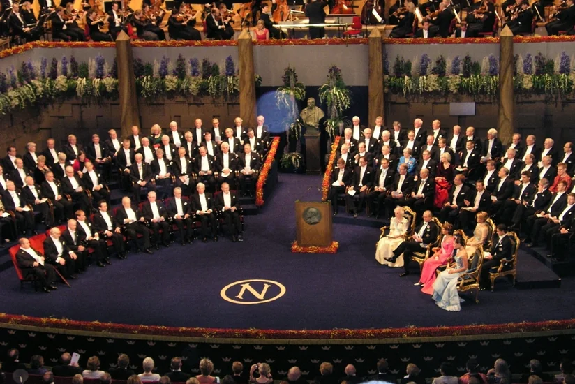 Nobel Komitəsi amerikalı şair və musiqiçi Bob Dilanla əlaqə yaratmaq cəhdlərini dayandırıb