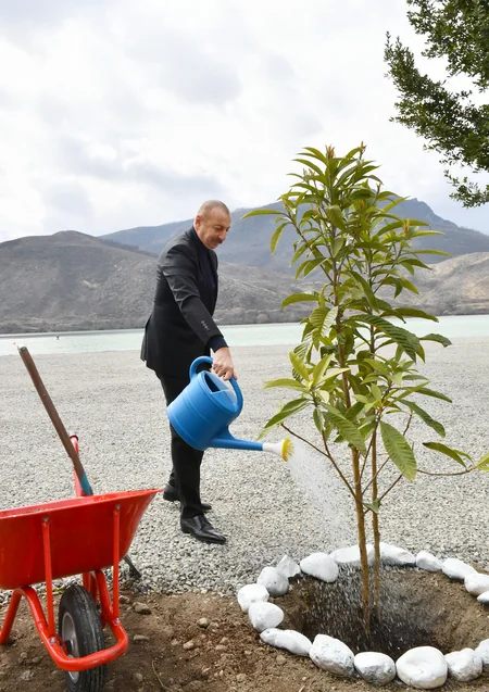 President Ilham Aliyev lays foundation stone for tourism complex in Sugovushan