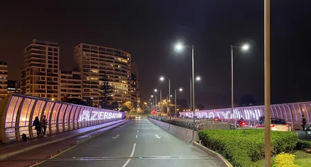 Peru paytaxtının məşhur körpüsü Azərbaycan bayrağının rənglərinə bürünüb