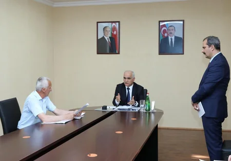 İqtisadiyyat naziri və müavinləri vətəndaşları qəbul edib
