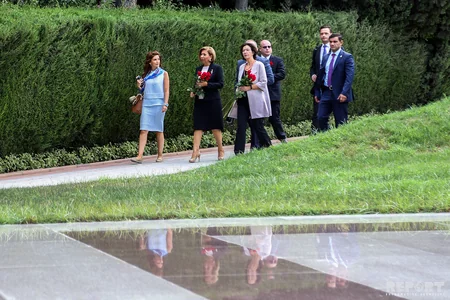 ATƏT PA-nın sədri Bakıda Fəxri xiyabanı ziyarət edib