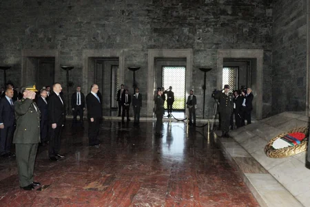 Prezident İlham Əliyev Ankarada Anıtqəbiri ziyarət edib