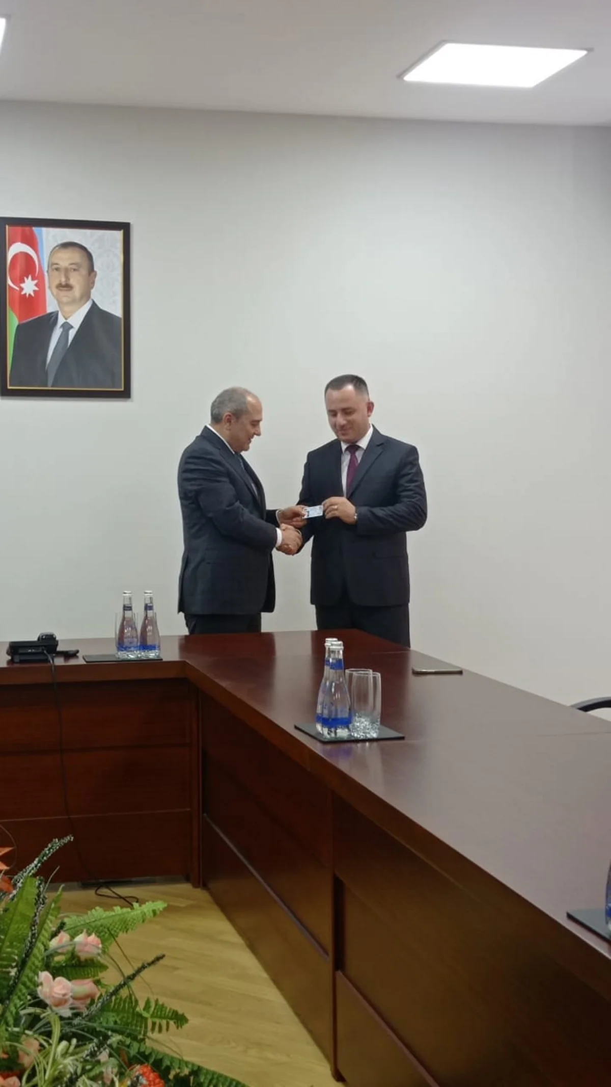 Sabiq partiya sədrinə YAP-ın üzvlük vəsiqəsi verilib