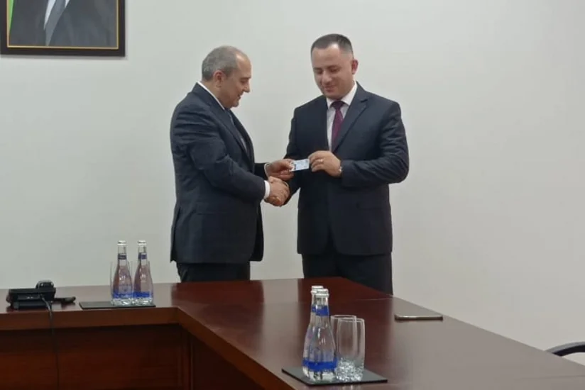 Sabiq partiya sədrinə YAP-ın üzvlük vəsiqəsi verilib