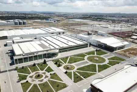 Ilham Aliyev, Mehriban Aliyeva inaugurate face mask factory