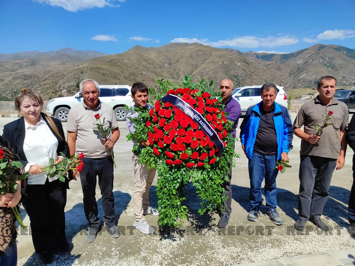 Bir qrup sakin Kəlbəcər Şəhidlər xiyabanını ziyarət edib