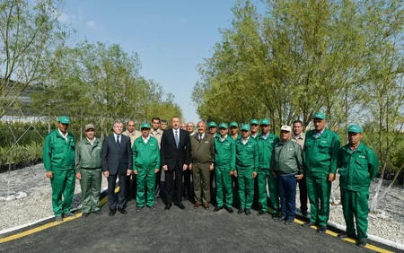 Prezident Salyanın Xıdırlı kəndində dəniz suyunun duzsuzlaşdırılması kompleksinin fəaliyyəti ilə tanış olub