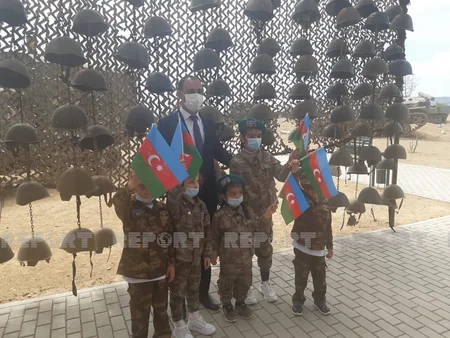 Члены семей шехидов посетили Парк военных трофеев 