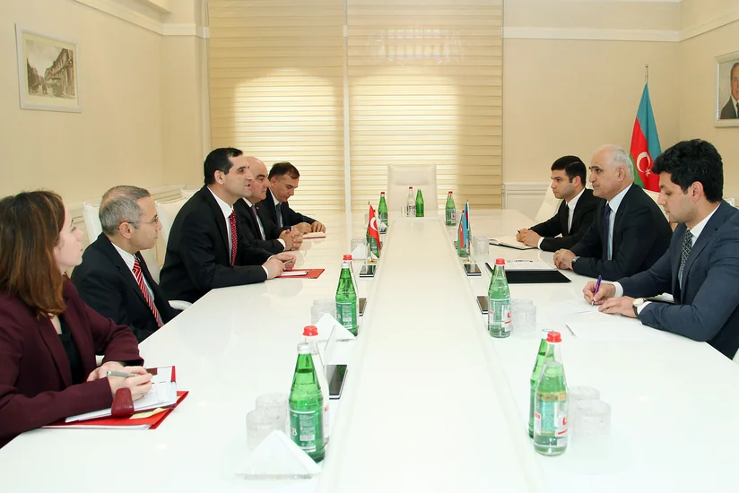 İqtisadiyyat naziri Türkiyənin Azərbaycandakı səfiri ilə görüşüb